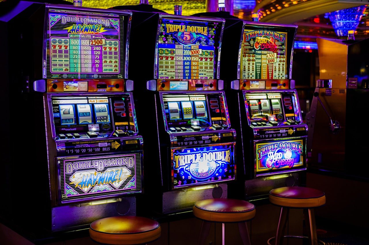 Comparison of Bet Baji features versus traditional betting platforms